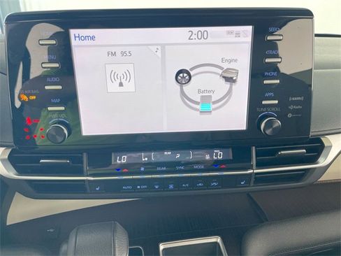 Used 2023 Toyota Sienna XLE image 38