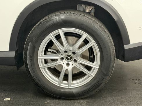 Used 2025 Mercedes-Benz GLC 300 image 17