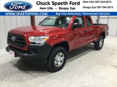 Used 2017 Toyota Tacoma SR image 1