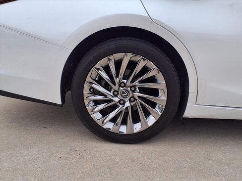 Used 2019 Lexus ES 350 w/ Premium Package image 10