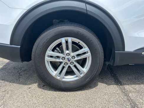 Used 2022 Ford Explorer XLT w/ Class IV Trailer Tow Package AWD/4WD image 12