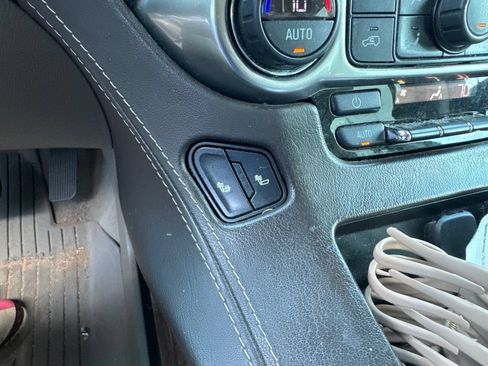 Used 2020 Chevrolet Suburban LT w/ Luxury Package RWD image 13