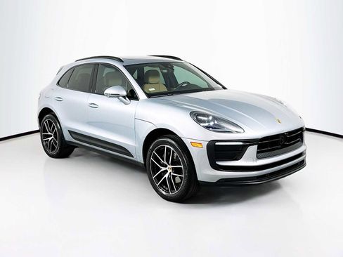 Certified 2024 Porsche Macan image 7