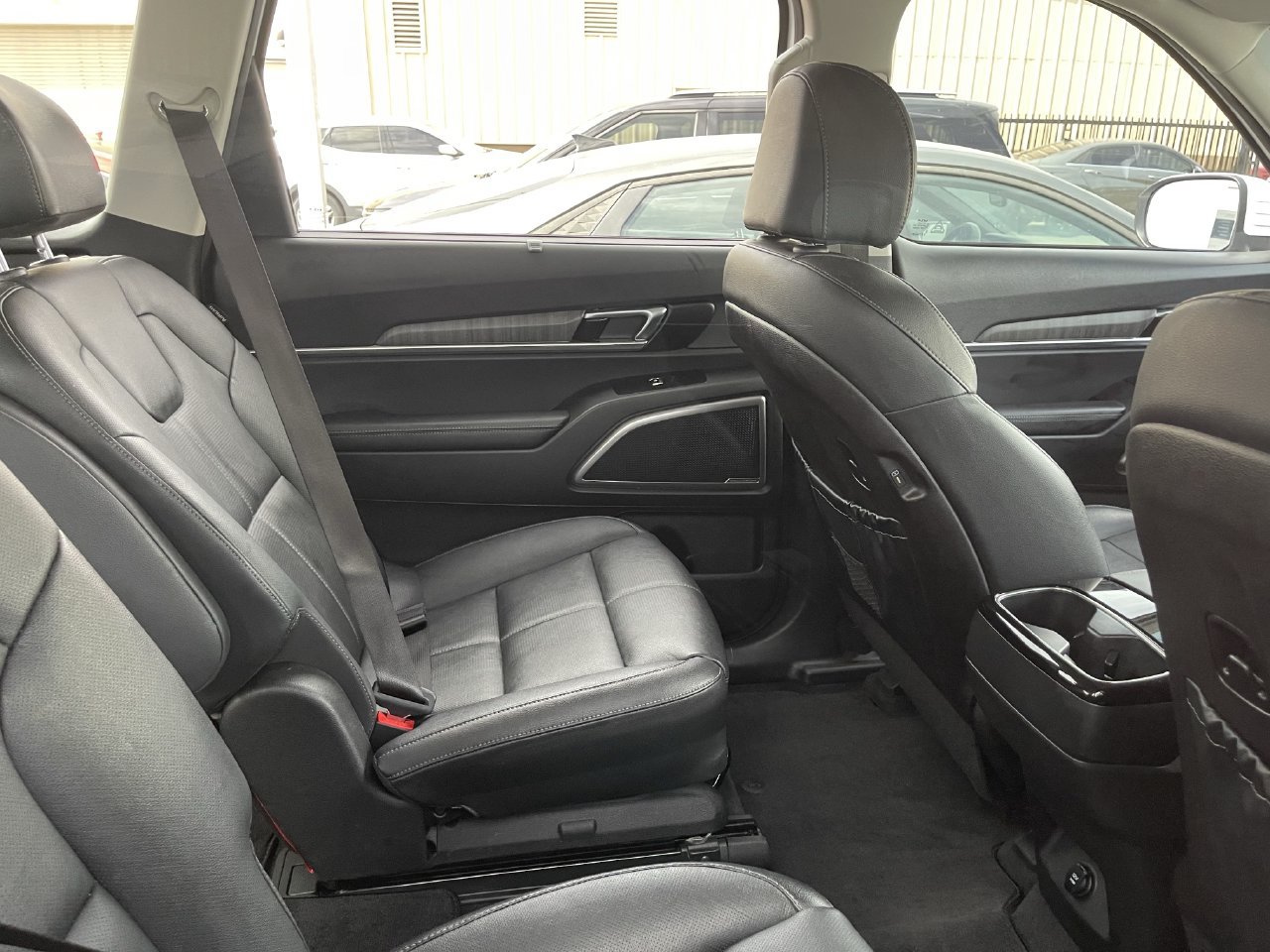 Certified 2025 Kia Telluride EX w/ EX Captain's Chair Package FWD image 7