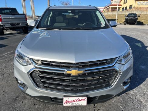 Used 2020 Chevrolet Traverse LT image 2