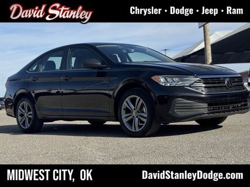 Used 2024 Volkswagen Jetta SE image 1