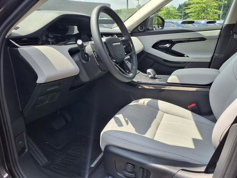 Used 2025 Land Rover Range Rover Evoque S image 17