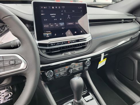 New 2026 Jeep Compass Limited image 18