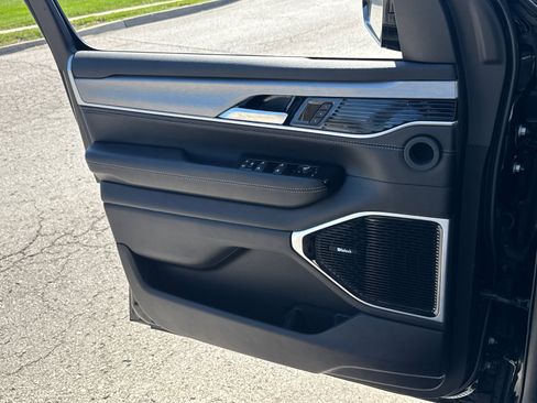 New 2026 Jeep Grand Wagoneer Limited AWD/4WD image 17