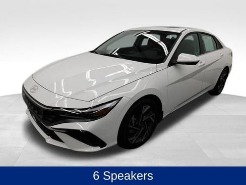 Certified 2025 Hyundai Elantra SEL image 5