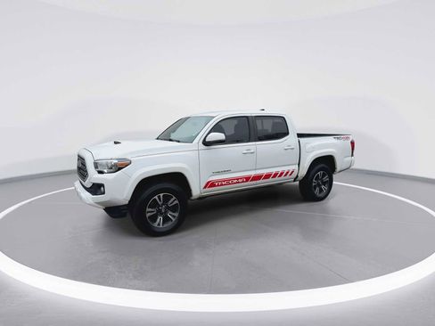 Certified 2018 Toyota Tacoma TRD Sport image 4