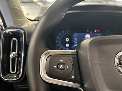 Certified 2025 Volvo XC40 B5 Core image 14