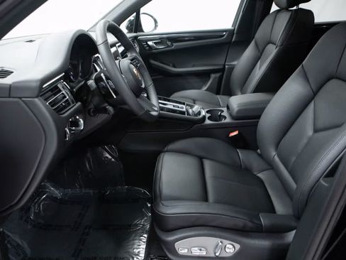 Certified 2026 Porsche Macan AWD/4WD image 22