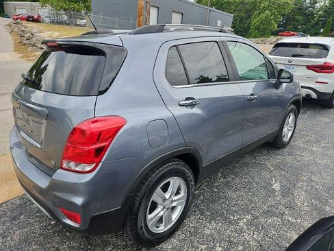 Used 2019 Chevrolet Trax LT w/ LT Convenience Package FWD image 6
