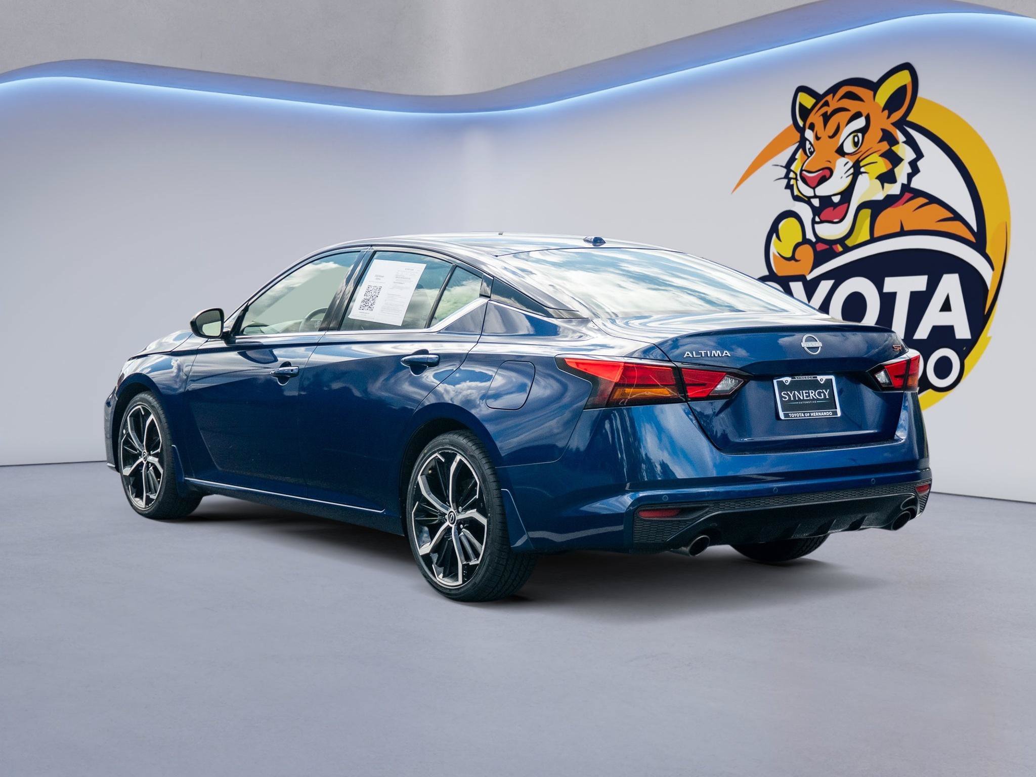 Used 2024 Nissan Altima 2.5 SR w/ SR Premium Package FWD image 8