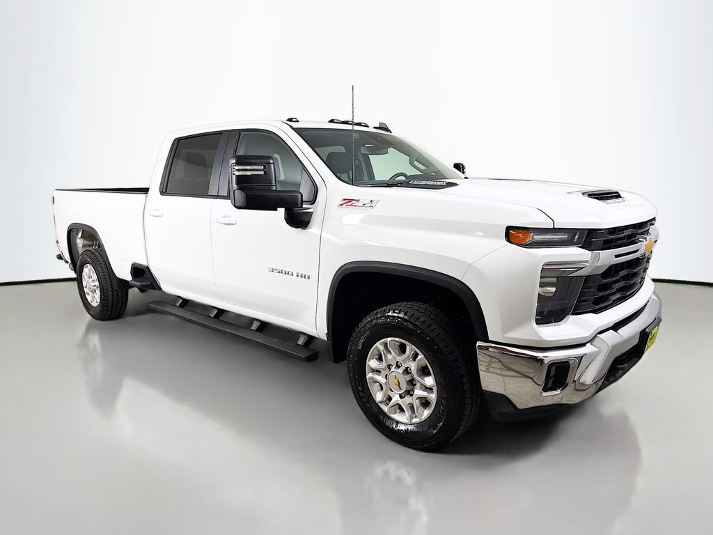 Used 2025 Chevrolet Silverado 3500 LT w/ Convenience Package AWD/4WD image 4