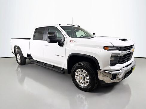Used 2025 Chevrolet Silverado 3500 LT w/ Convenience Package AWD/4WD image 4