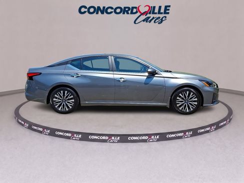Certified 2023 Nissan Altima 2.5 SV w/ SV Premium Package FWD image 8
