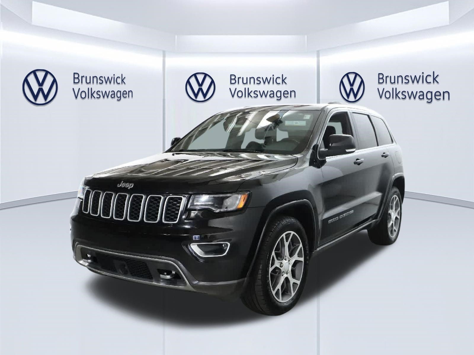 Used 2018 Jeep Grand Cherokee Limited AWD/4WD image 1