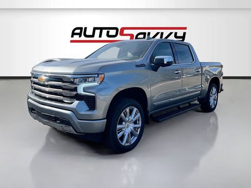 Used 2023 Chevrolet Silverado 1500 High Country w/ High Country Premium Package AWD/4WD image 3