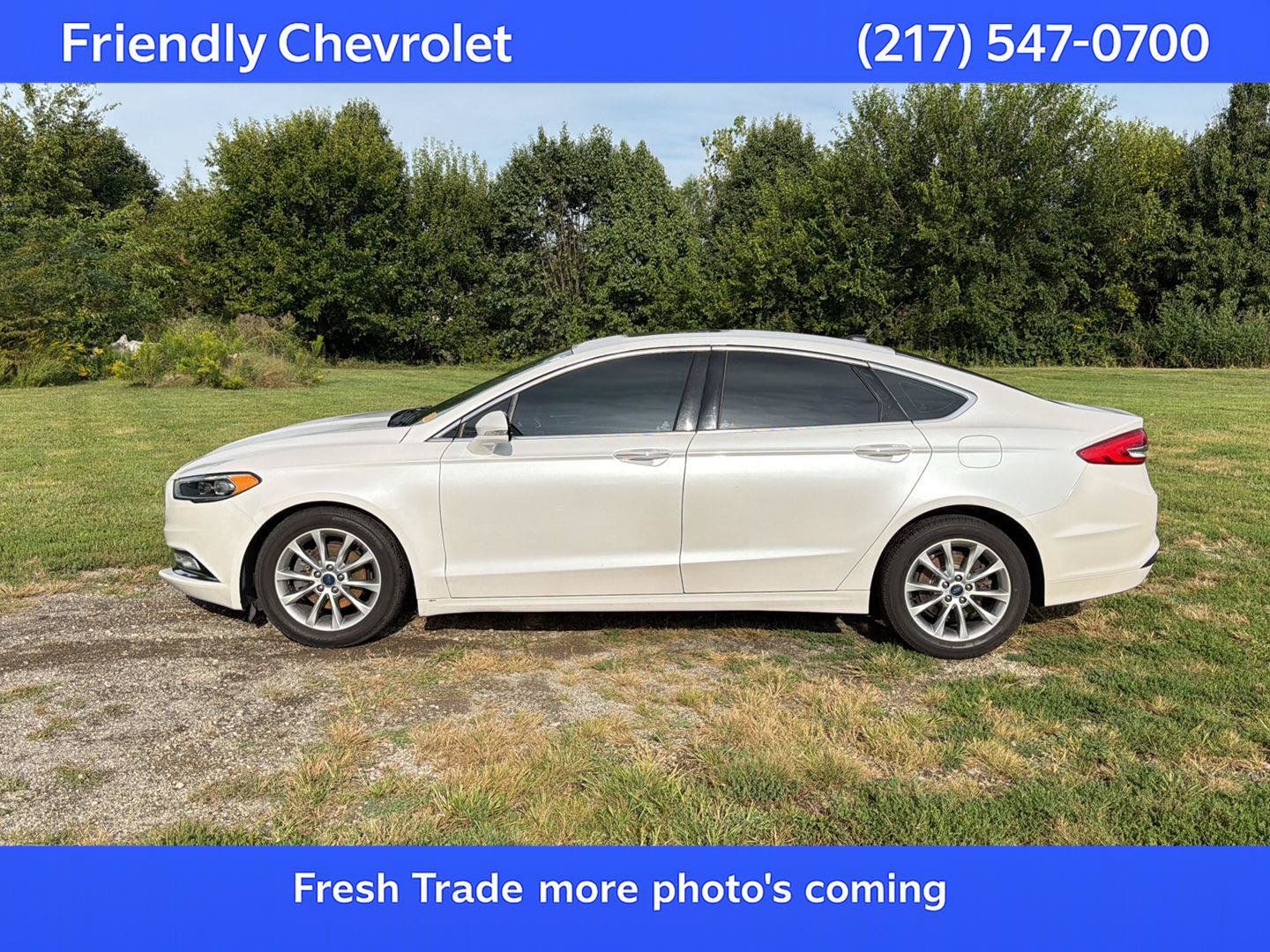 Used 2017 Ford Fusion SE FWD image 1