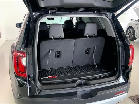 Used 2023 GMC Acadia SLT image 16