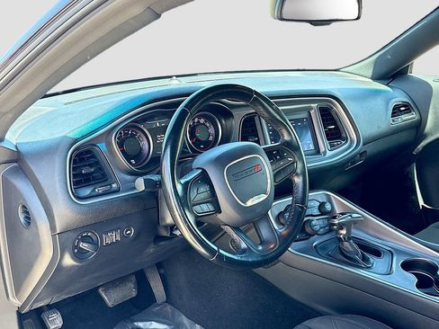 Used 2021 Dodge Challenger SXT RWD image 9