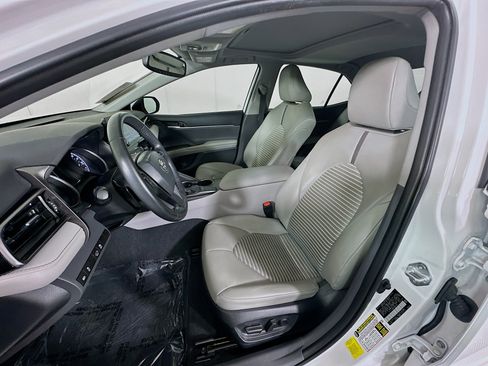 Used 2023 Toyota Camry SE w/ Convenience Package FWD image 12