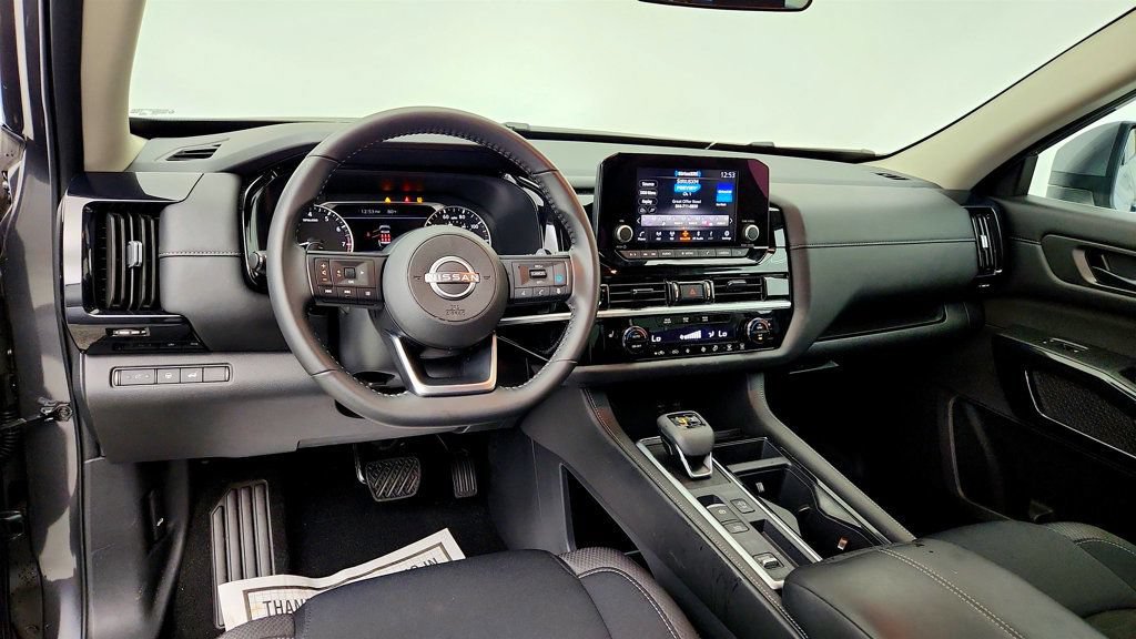 Used 2025 Nissan Pathfinder SV FWD image 11