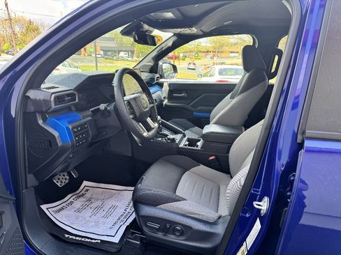 Used 2025 Toyota Tacoma TRD Sport image 8