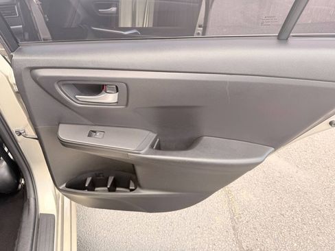 Used 2017 Toyota Camry SE FWD image 18
