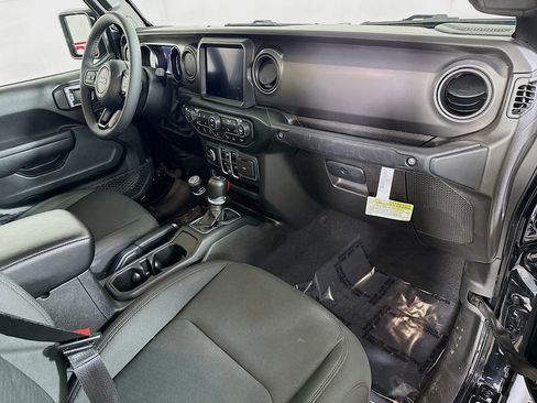 Used 2023 Jeep Gladiator Willys image 31