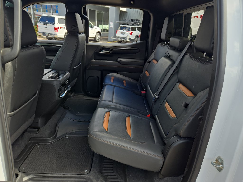 Used 2023 GMC Sierra 1500 AT4 w/ AT4 Premium Package AWD/4WD image 15