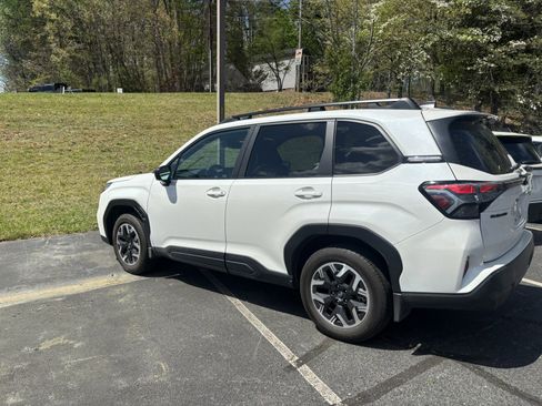 Used 2026 Subaru Forester Premium image 4