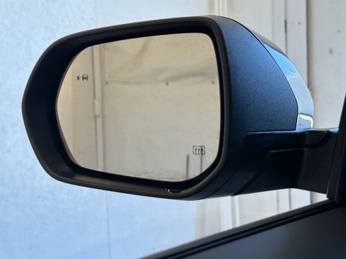 Certified 2025 Chevrolet Equinox LT FWD image 50