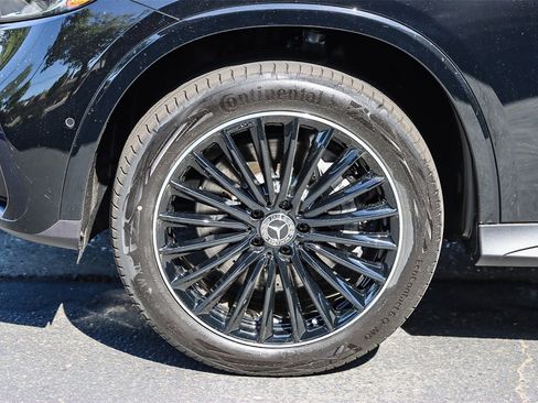 Used 2024 Mercedes-Benz GLC 300 4MATIC image 9