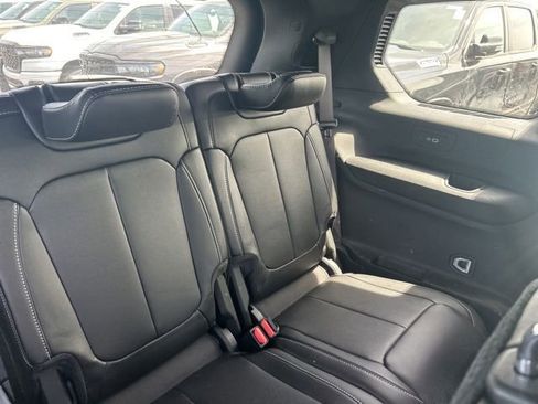 Used 2024 Jeep Grand Cherokee L Limited AWD/4WD image 9