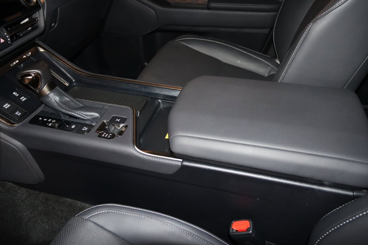 Used 2024 Lexus GX 550 w/ Accessory Package (2T) AWD/4WD image 37