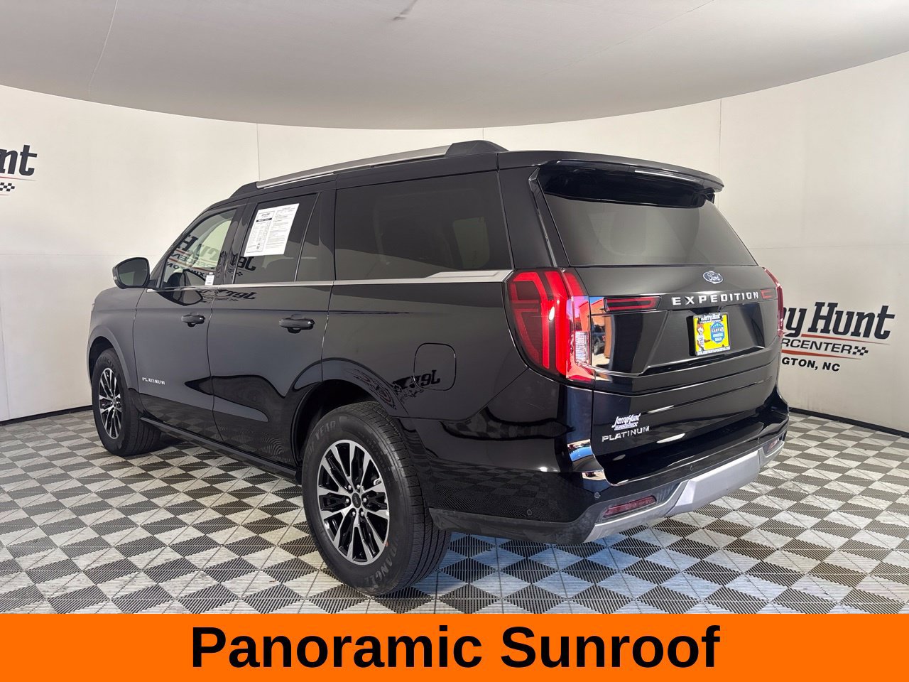 Used 2025 Ford Expedition Platinum AWD/4WD image 9