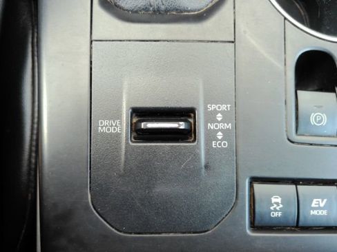 Used 2021 Toyota Highlander XLE image 57