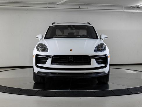Certified 2023 Porsche Macan image 10