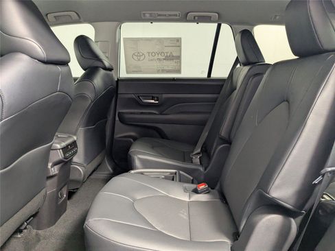Used 2026 Toyota Grand Highlander XLE image 6