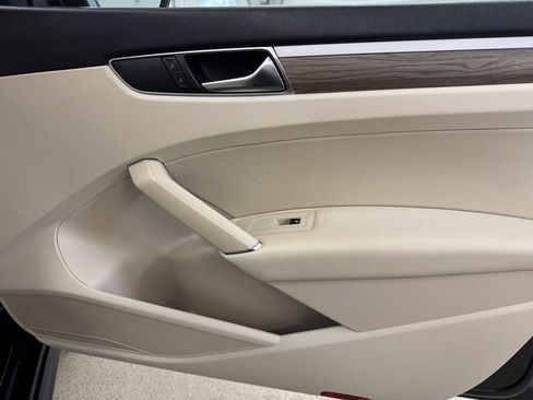 Used 2017 Volkswagen Passat 1.8T SE image 25