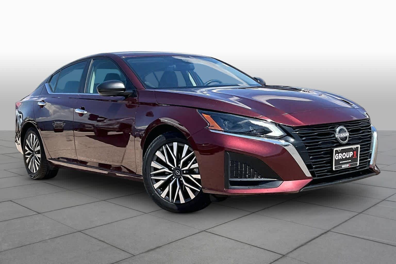 Used 2025 Nissan Altima 2.5 SV FWD image 3