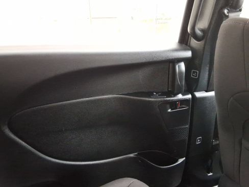 Used 2023 Chrysler Pacifica Touring FWD image 22