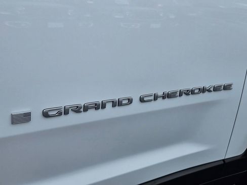 New 2025 Jeep Grand Cherokee L Limited w/ Trailer Tow Package AWD/4WD image 33