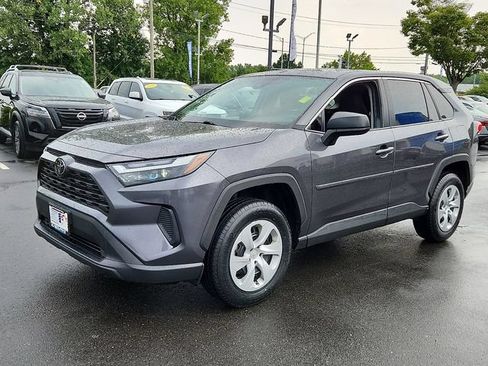 Used 2024 Toyota RAV4 LE AWD/4WD image 3