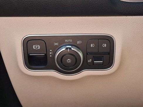 Used 2020 Mercedes-Benz GLB 250 4MATIC image 26