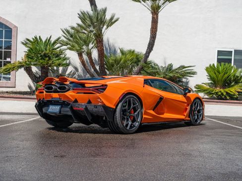 Used 2025 Lamborghini Revuelto image 3
