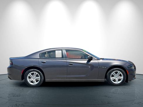 Used 2019 Dodge Charger SXT RWD image 3